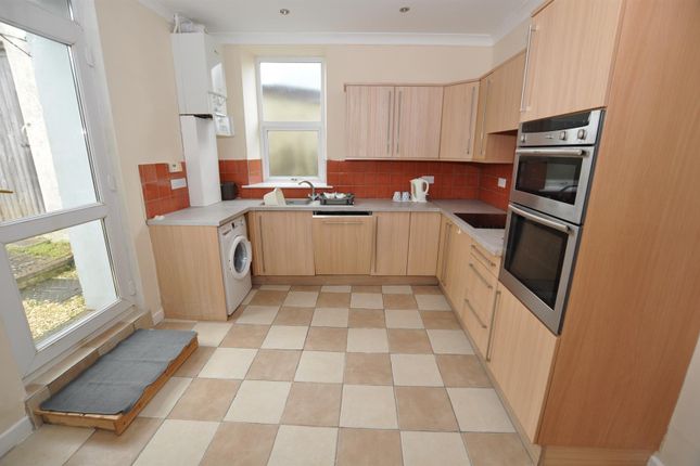 Flat 1, Brynnana Flats, Tenby Road, St. Clears Carmarthen photo 3