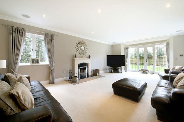 Wordsworth House, 7, The Spinney, Buckinghamshire photo 2