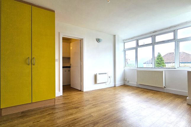 Flat 2, 111 South Norwood Hill, London photo 2