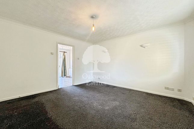 29, Moore Close, Slough photo 3