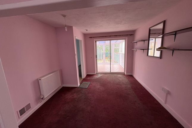 64 Magna Close, Yeovil photo 4