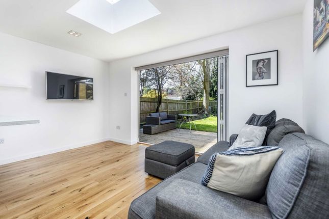 Flat G1, 12, Grange Park, London photo 3