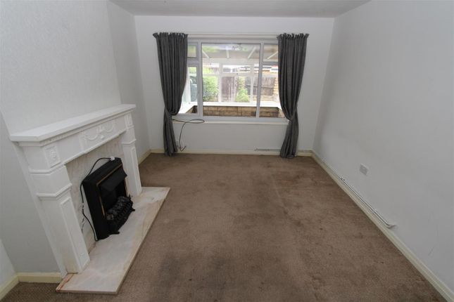 17, Kingsdale Drive, Bradford photo 4