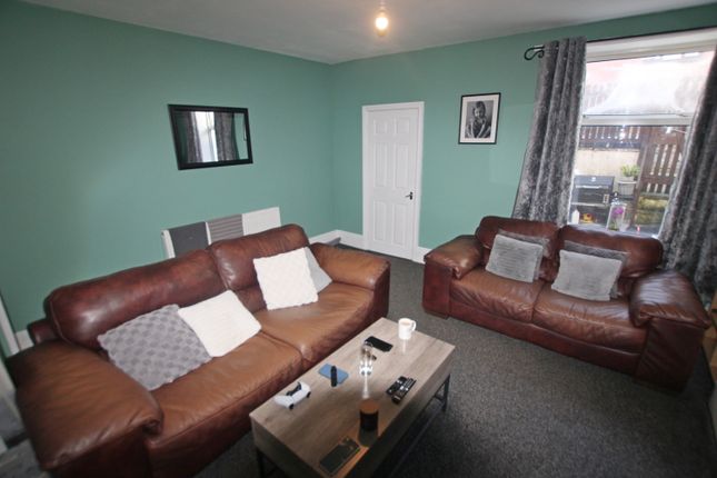 32, Daisy Bank, Bacup photo 3