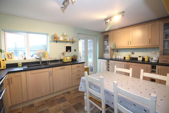 16 Lawnsdown Road, Brierley Hill photo 4