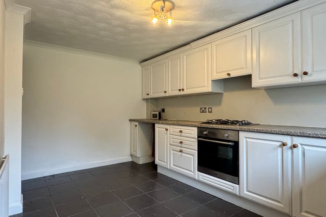 10, Carmarthen photo 4