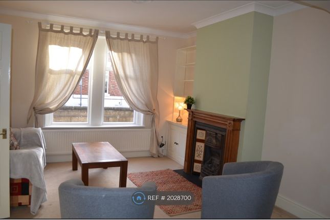 Terraced house to rent in North Street, Swindon