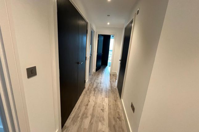 Flat 2105, 8, Portal Way, London photo 3