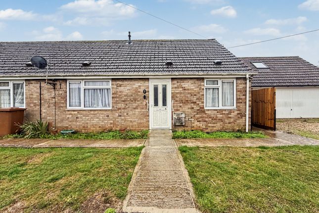 2-bed bungalow on Hughes Crescent, Faringdon, £189,999