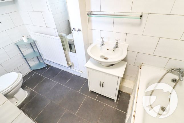 62, Northumberland Park, Erith photo 4