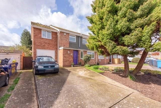 Thumbnail Semi-detached house for sale in Shifford Crescent, Maidenhead