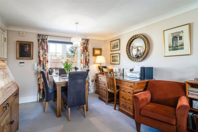 Flat for sale in Gordon Close, Broadway, Worcestershire