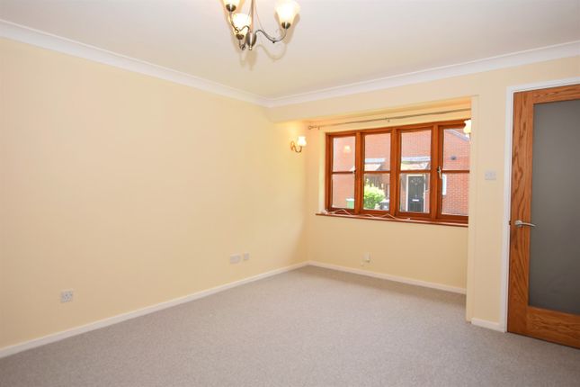 16, Templars Close, Bognor Regis photo 3