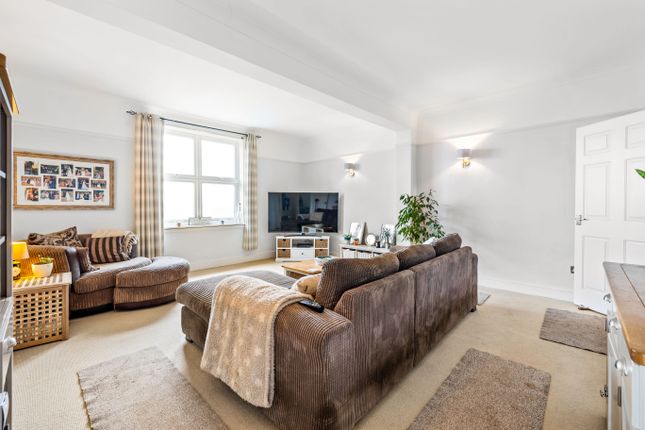 Flat for sale in Ref: Sb - Russ Hill, Charlwood