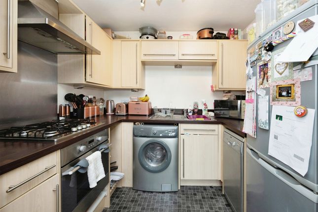 74, Violet Way, Ashford photo 2