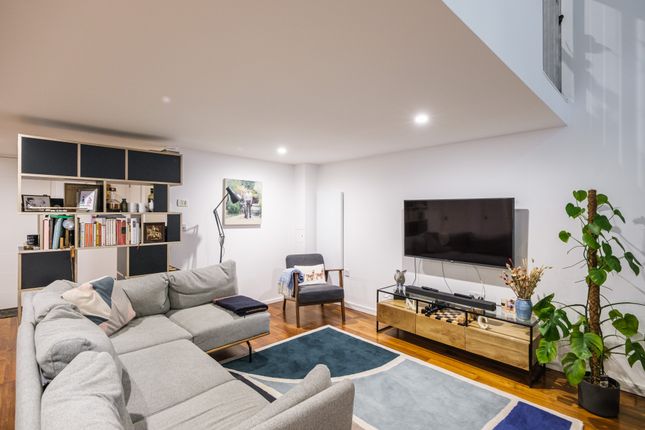 Flat for sale in Stepney City Apartments, Whitechapel