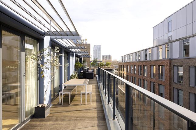 2-bed flat on 8, Comice Apartments, 5, Pear Tree Street, London, £1,290,000