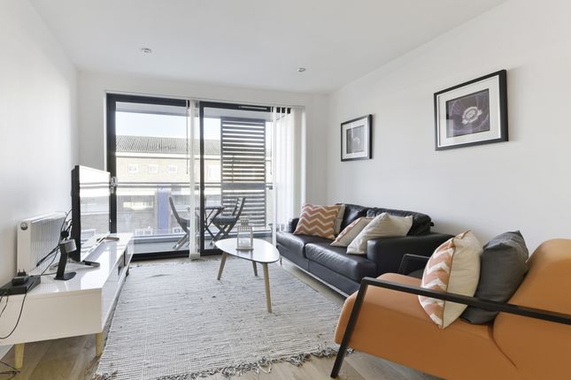 Flat to rent in Riemann Court, Parkside, Bow