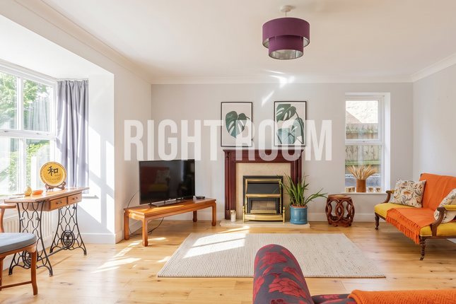 Room 1, Fluellen Place, Bicester, Fareham photo 5