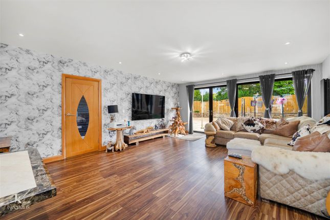 7, Parklands Way, Blackburn photo 3