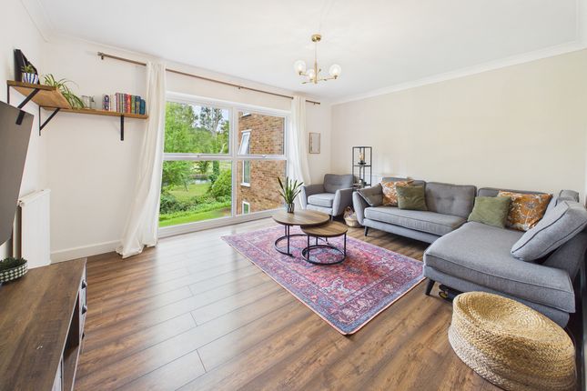 85, River Park, Boxmoor photo 2