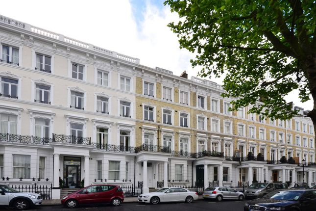 Flat to rent in Trebovir Road, Earls Court, London