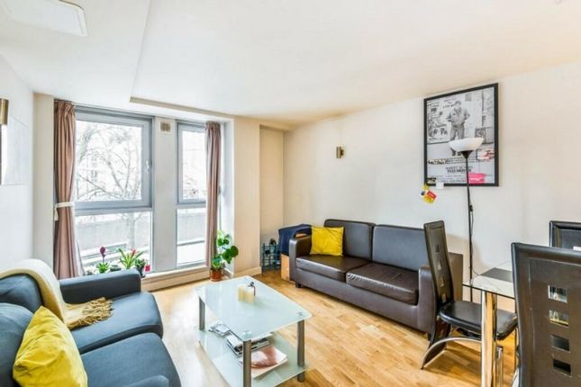 Flat for sale in Enfield Road, London, Haggerston