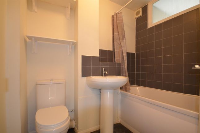 153, Aylsham Drive, Ickenham photo 3