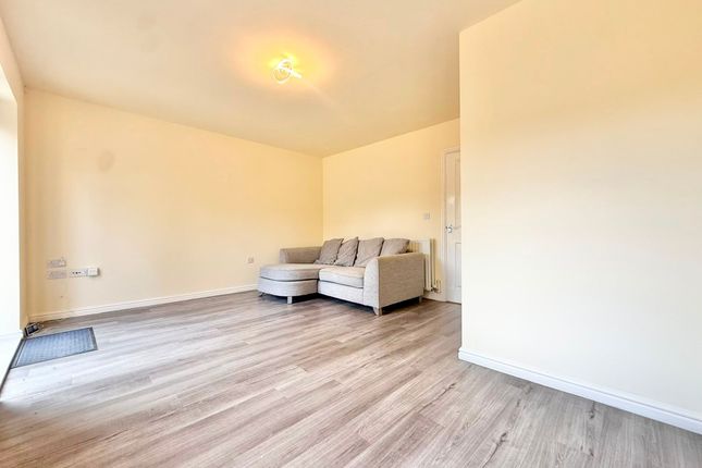 24 Tully Close, Bourne photo 3