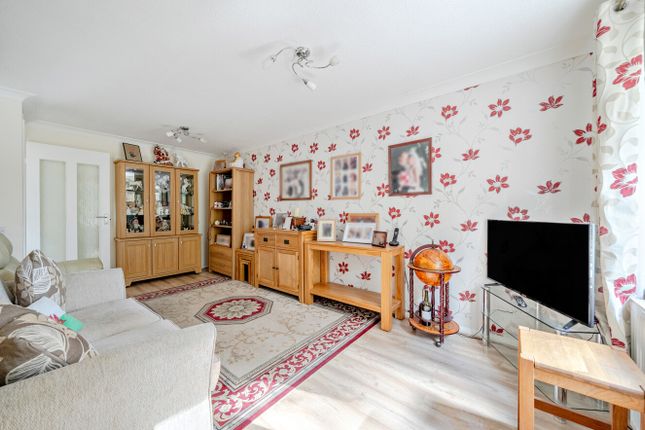 47, Darfield Road, Surrey photo 4