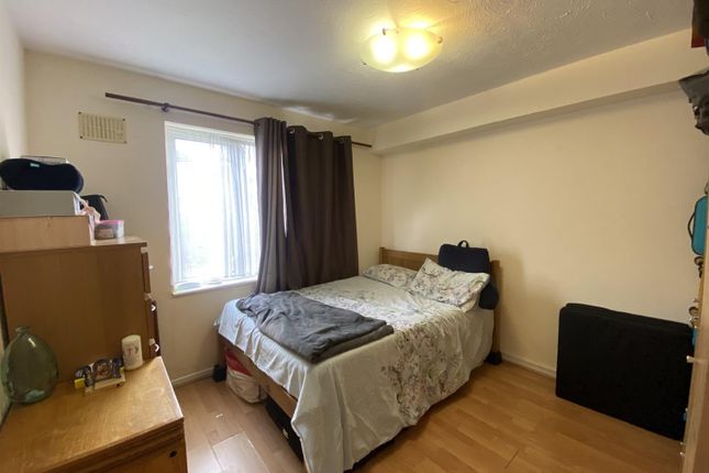 Flat to rent in Rabournmead Drive, Northolt