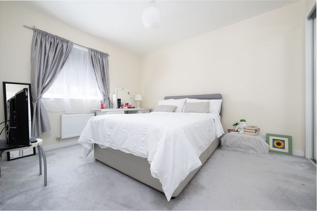 18 The Glebe, Greenock photo 4