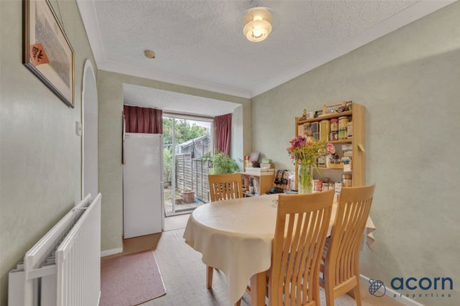 172, Colin Gardens, London photo 4