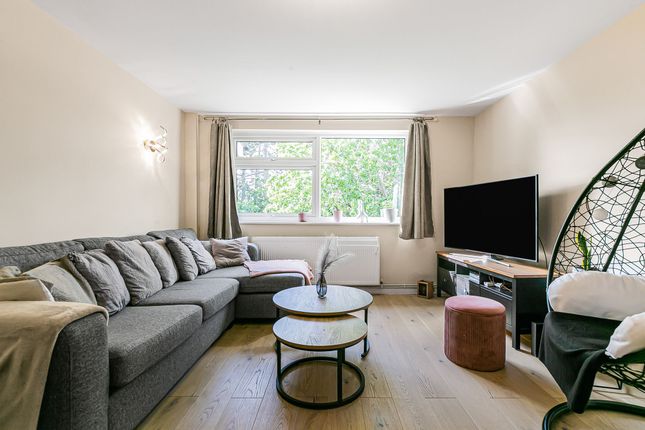 4 Timberhill, Ashtead photo 3