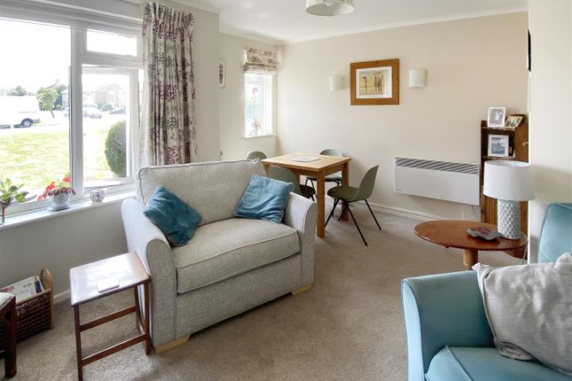 6 Beach Court, 39 Harsfold Road, Rustington photo 3