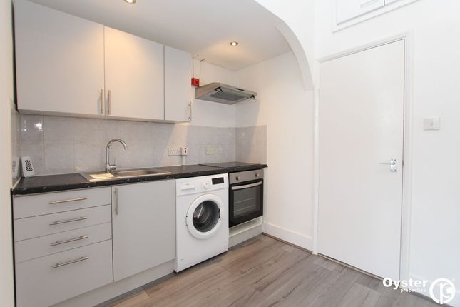 Studio to rent in Kenton Avenue, Harrow