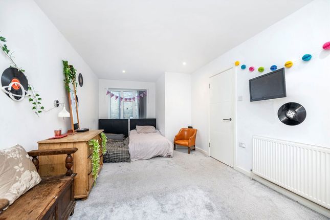 96B, Alexandra Park Road, London photo 3