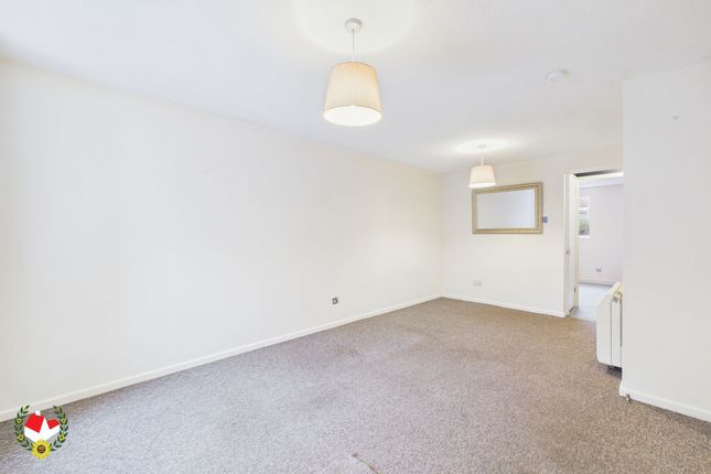 38 Cherrington Drive, Gloucester photo 2