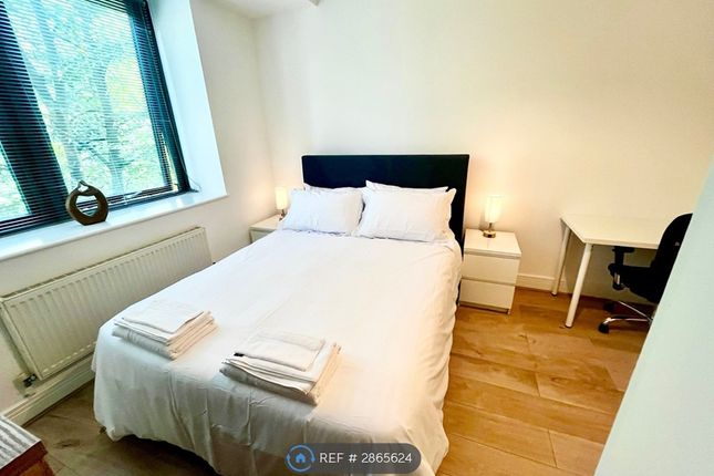 Flat, Greystoke House Brunswick Road, London photo 3