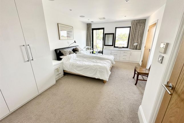 Flat for sale in The Middle Penthouse, Coptfold House, New Road, Brentwood