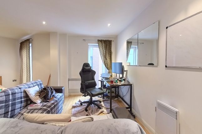 X Q 7 Building, Apartment 600, Taylorson Street South, Salford photo 3