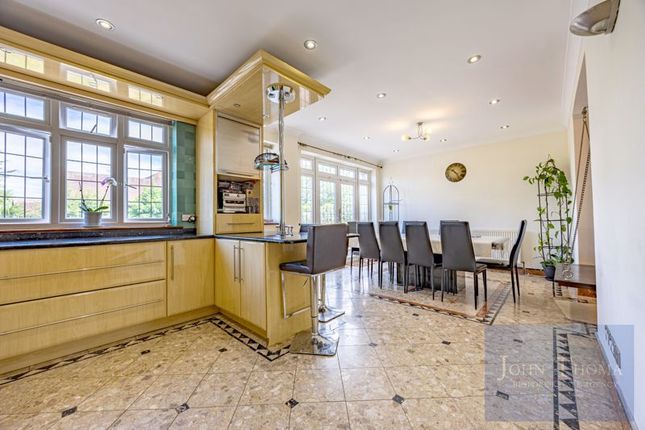 10, Manor Road, Chigwell photo 3