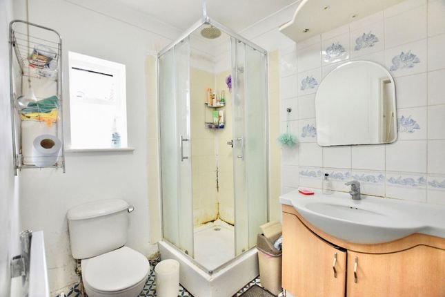 Flat for sale in Avenue Road, Forest Gate