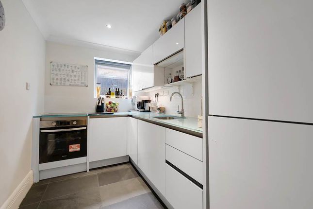 Flat 9 Antilles Bay, 3, Lawn House Close, London photo 4