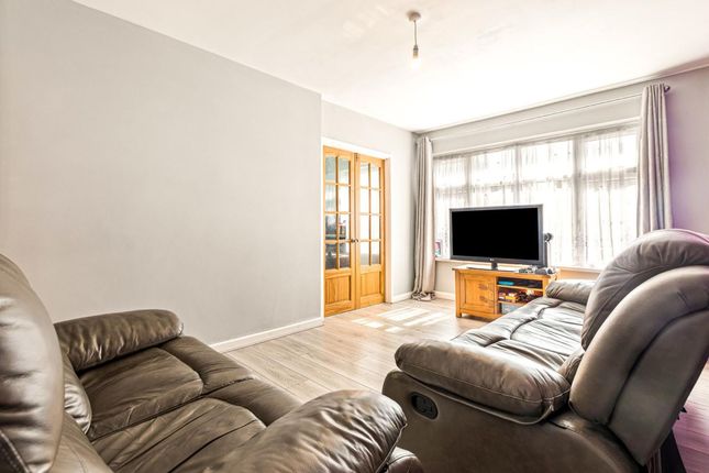2 Dovedale Road, Leicester photo 3