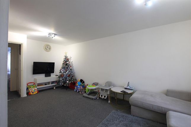 Flat for sale in Sheridan Court, Vickers Way, Hounslow