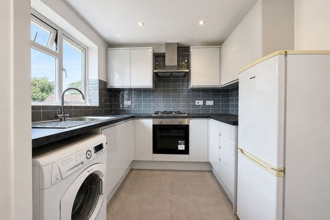 1 Blenheim Court, Kidlington photo 3