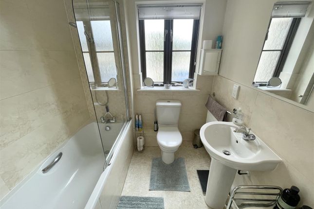 Flat for sale in Chandlers Yard, Burry Port