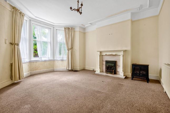 Flat 2, 7, St. Marks Avenue, Harrogate photo 2