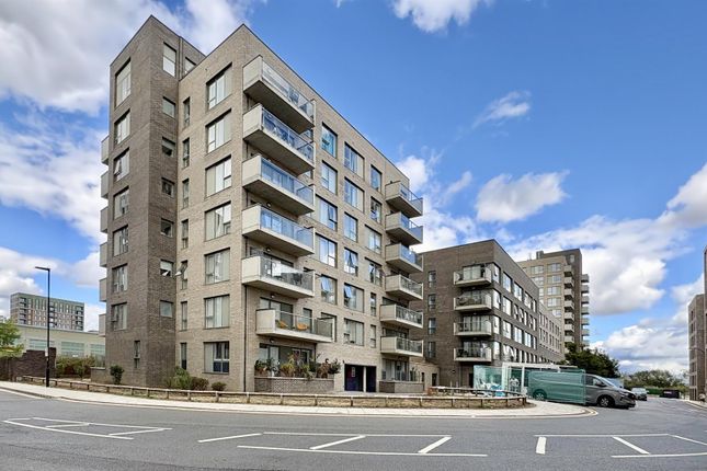 Flat 27 Bawley Court, 1 Magellan Boulevard, London photo 2